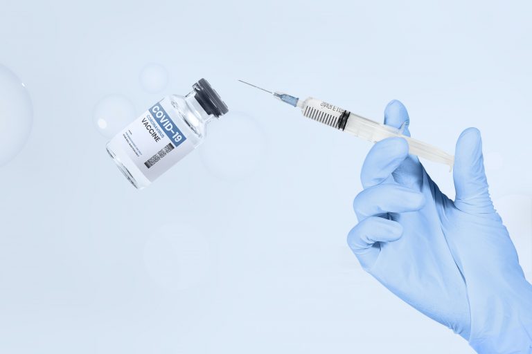 Covid-19 : Les vaccins peuvent-ils modifier notre génome ?