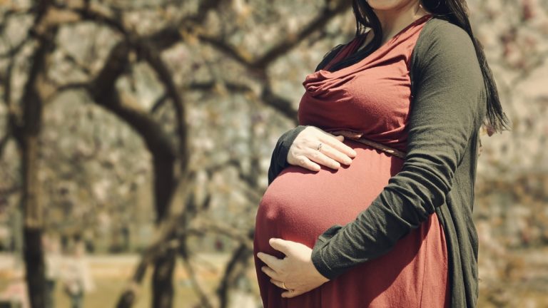 L’exposition de la mère aux violences domestiques pendant la grossesse peut affecter la structure cérébrale du nourrisson